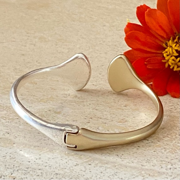 🌼HOST PICK🌼 Lucky Brand Two-Tone Paddle Hinge Cuff Bracelet - Picture 6 of 9